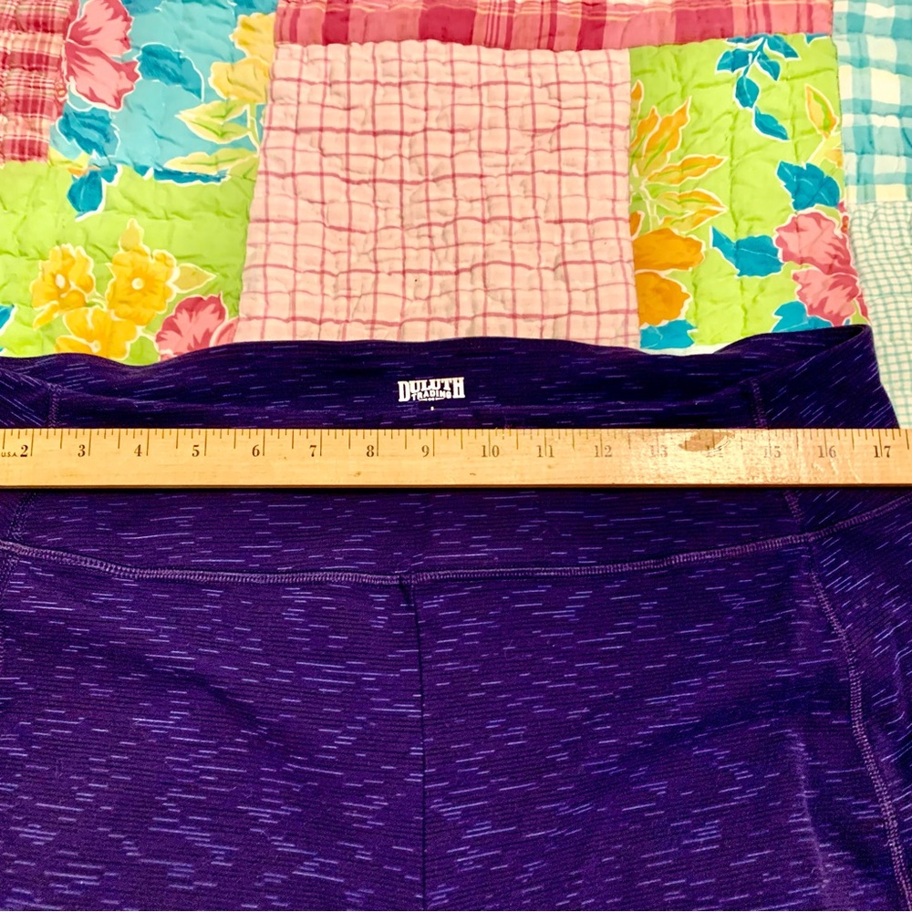 Duluth Trading Co Eggplant Purple Capri Yoga Pant Size Large - Picture 5 of 6